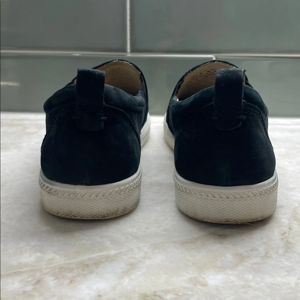Earth Midnight Black Suede Perforated Slip-Ons. Size 7. - Picture 4 of 6